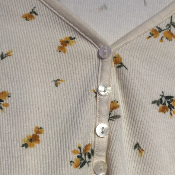 Old navy, size large, light peachy colored crop top. - Picture 3 of 4